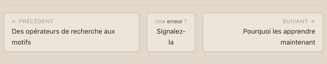 Les trois commandes au bas d'une page : la page précédente à gauche, le bouton pour signaler une erreur au milieu, la page suivante à droite.